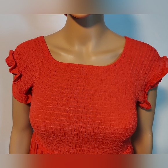 Statement Red: Icon Apparel's Vibrant Short-Sleeve Dress in Size M - Picture 6 of 16